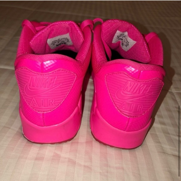 Nike id womens sneaker in good condition and gorgeous pink color. - Picture 3 of 7